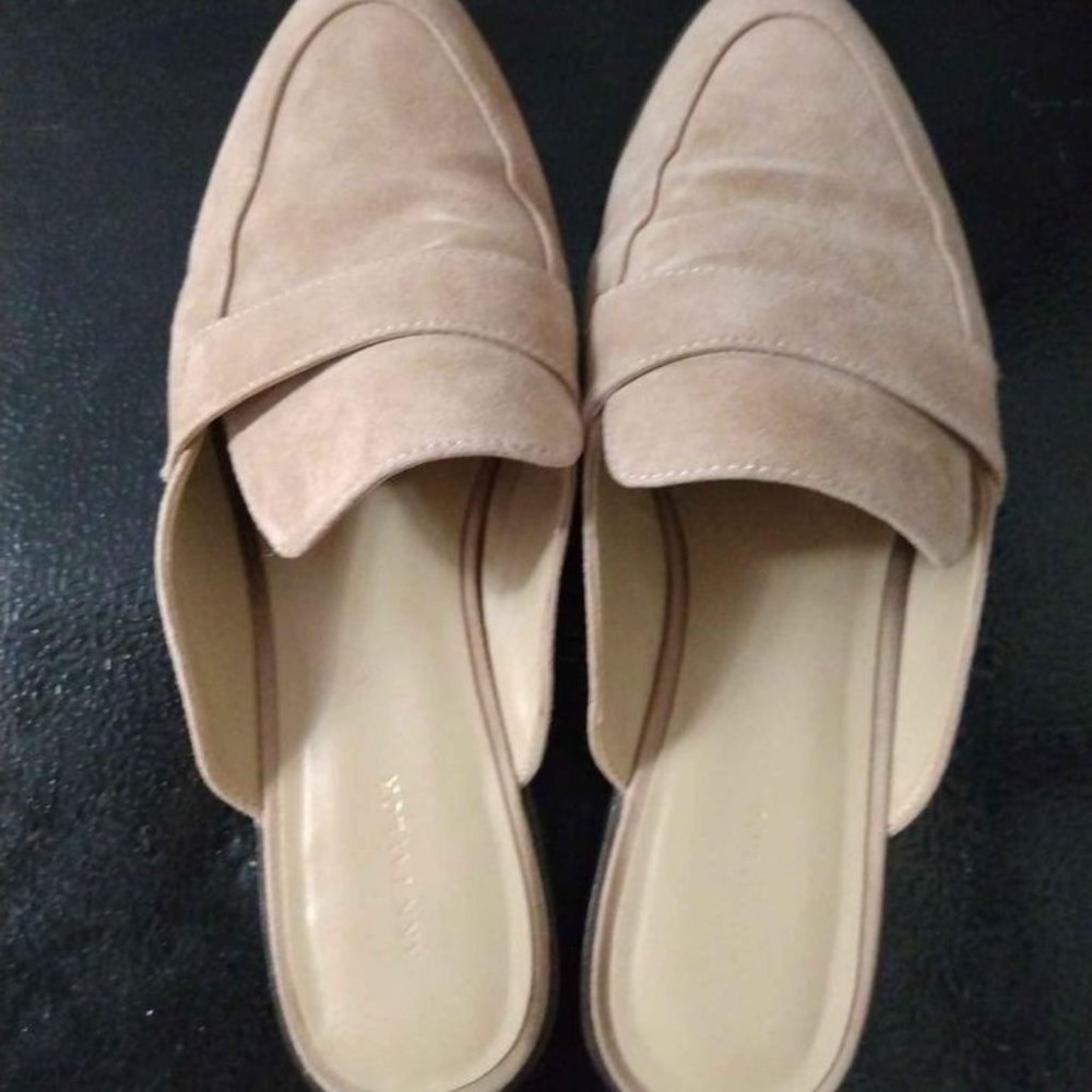 Ann Taylor Suede Flats sz8